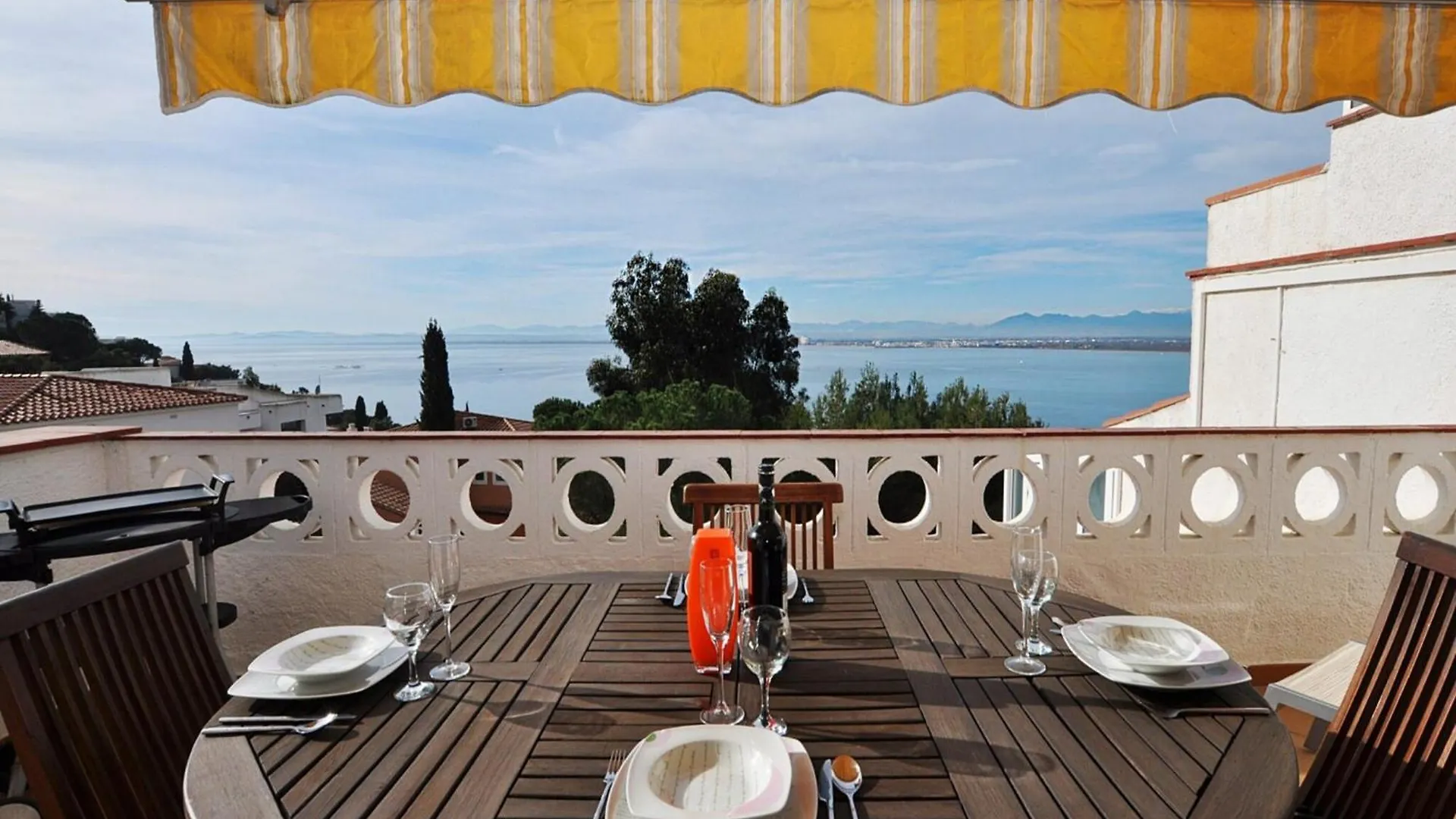 Apartment In Costa Brava With Sea View Roses İspanya